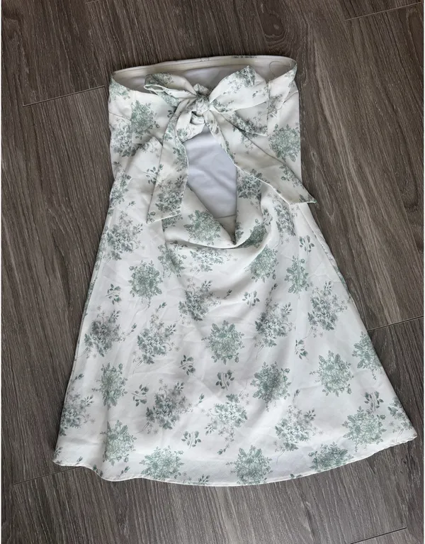 Limited Edition Boutique White with Green Flower Detailing Dress - Image 2