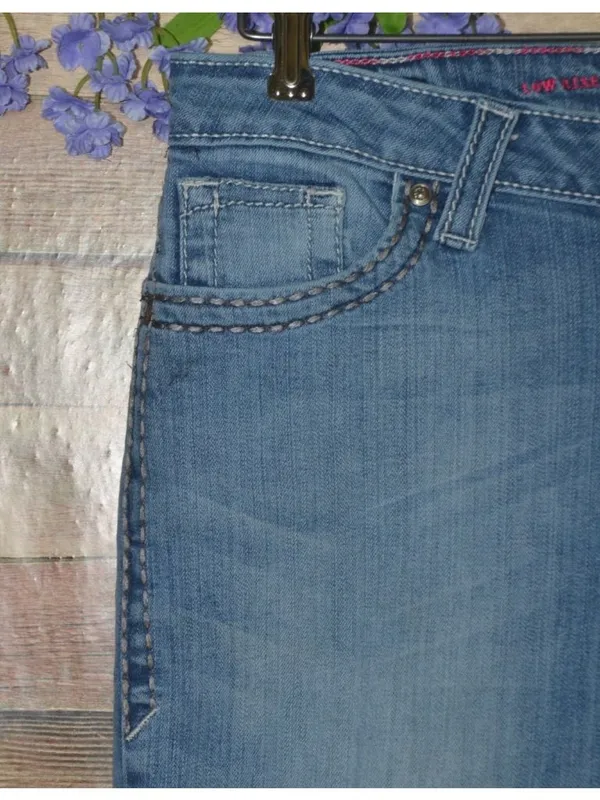 Wrangler Rock 47 Blue Jeans Low Rise Embroidered Western Size 34”x 27” Short - Image 3