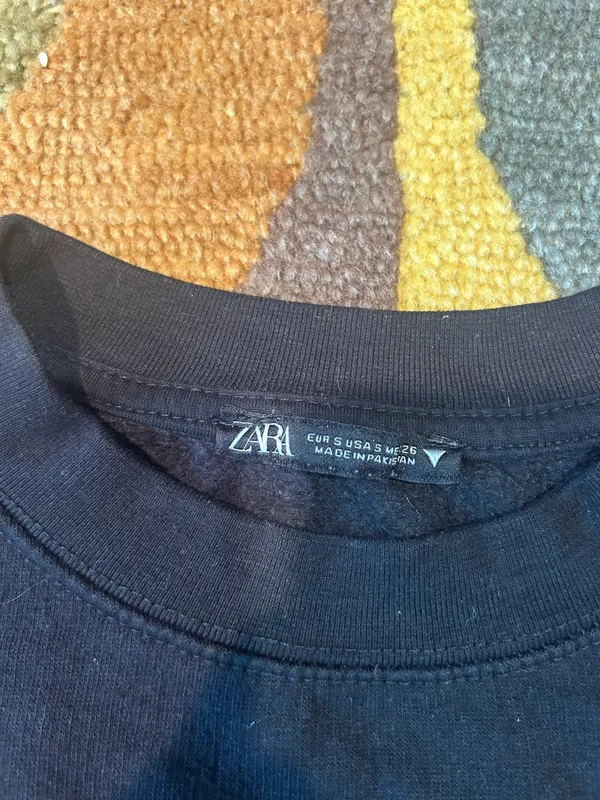 ZARA Black Basic Crewneck Sweatshirt Cropped Fleece Women’s Size Small - Image 2
