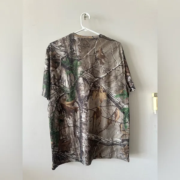 Men’s Realtree camo shirt Large - Image 3
