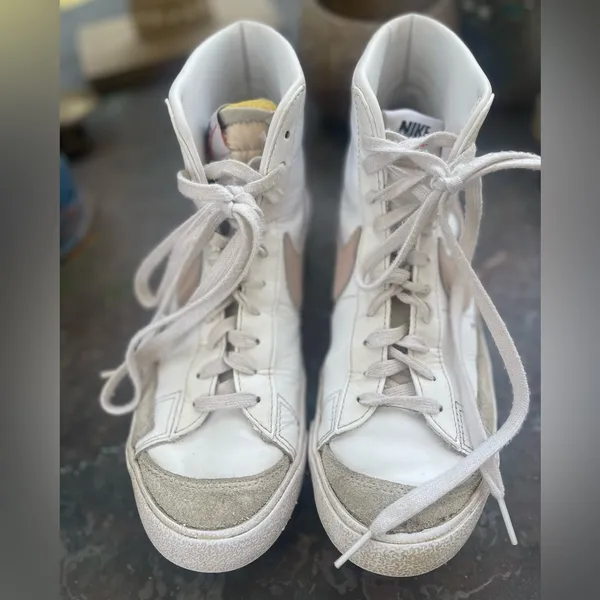 Women’s Nike Blazers ‘77 White and Pink High-Top Sneakers Vintage Classic Sz9 - Image 2