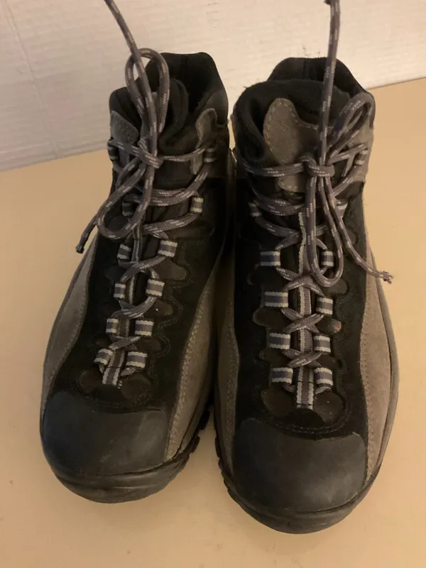 Asolo Women's Gray and Black suede Hiking boots Size 6.5 - Image 11