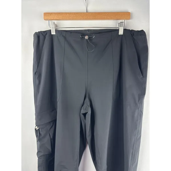 Women’s Alo Medium Black Cargo Parachute Pants - Image 2