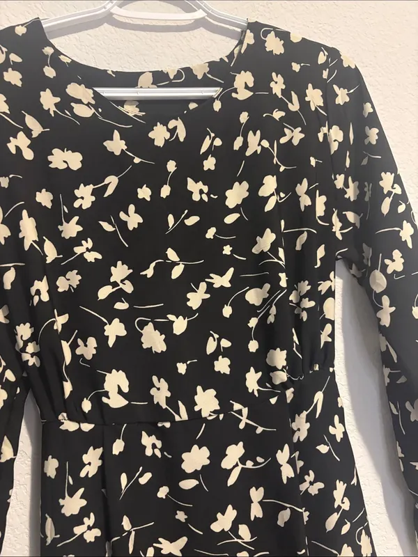 Black Floral Long-Sleeve Midi Dress - Classic Cream floral Print tie back waist - Image 2