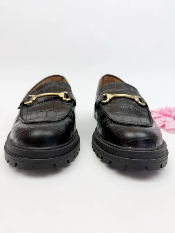 Madewell The Bradley Hardware Lugsole Loafer in Croc Embossed Leather True Black - Image 3