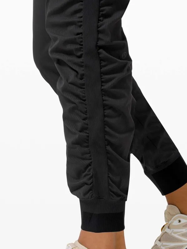 Lululemon Beyond the Studio Jogger
Black - Image 5