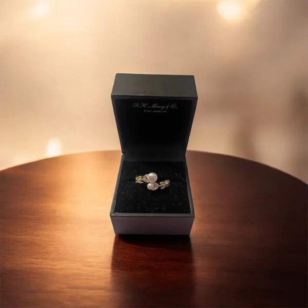 Elegant goldtone ring Gold Size 8 - Image 3