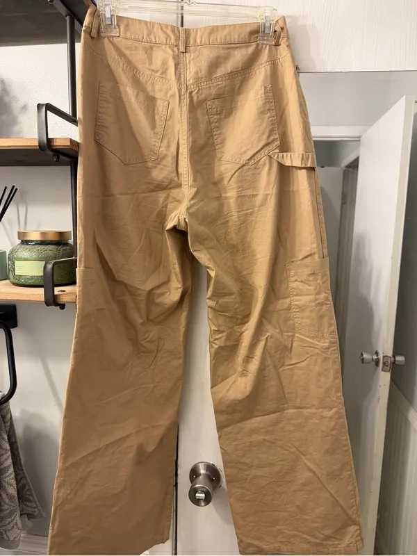 Le Lis Women’s Wide-Leg Chino Pants in Tan - Image 5