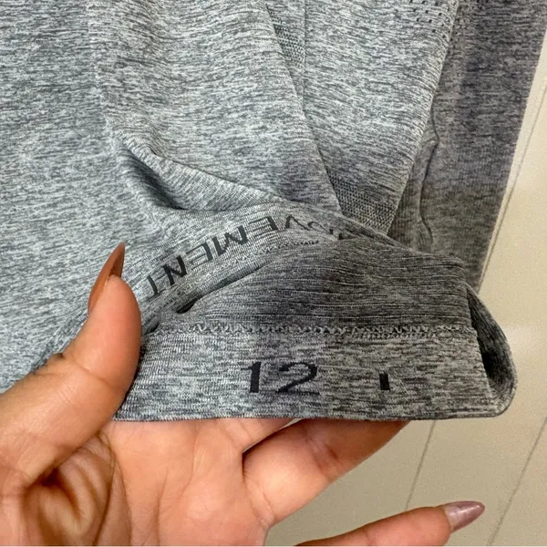 Lululemon Swiftly Tech Long Sleeve 2.0 Gray Size 12 Thumbholes Athletic Top - Image 7