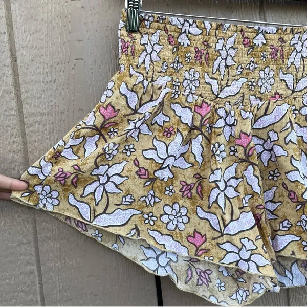 Aerie Womens Shorts Beige Tan Pink Floral Smocked Waist Flowy Size Medium - Image 6