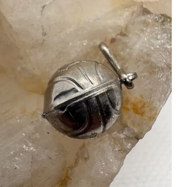 Vintage Sterling‎ Stamped Magnetic Basketball Charm Silver Tone Sports Pendant - Image 4