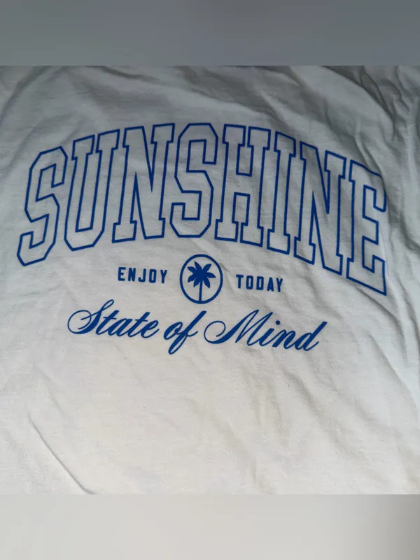 Old Navy White T-Shirt with Light Blue Graphic - Image 4
