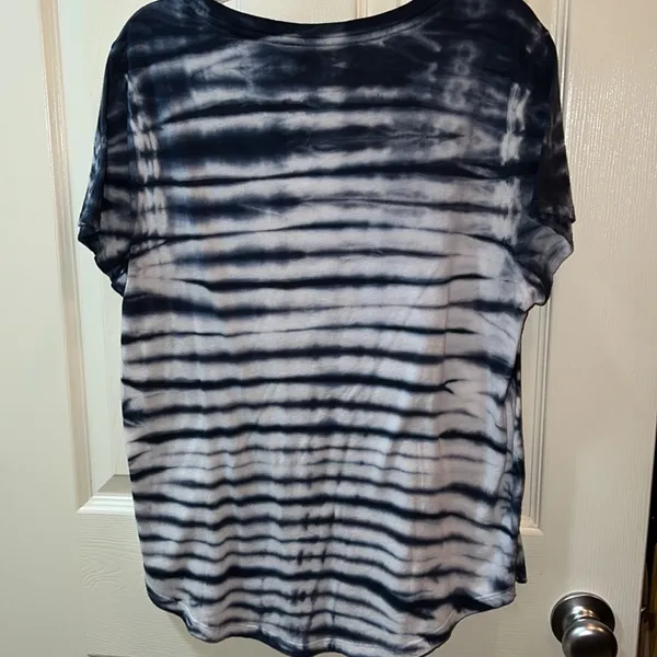 NWT AEROPOSTALE TYE DYE TOP MEDIUM - Image 2