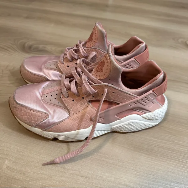 Nike Air Huarache Run Womens 11.5 Rose Gold Satin‎ Snake 683818-601 Sneakers - Image 3