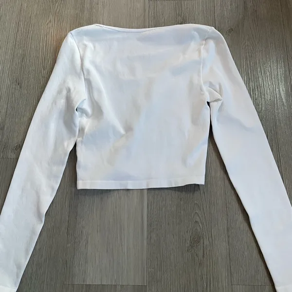 OQQ White Scoop-neck Long Sleeve Crop Top Size Small - Image 6