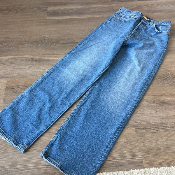 NWT Levi’s Ribcage Straight Ankle Jeans - Image 4