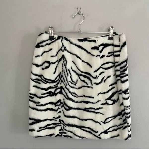 Vintage 90's y2k Fuzzy White Tiger Zebra Mini Skirt - Image 2