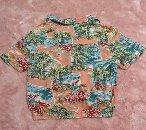 American Eagle Cropped Hawaiian Shirt - Image 3