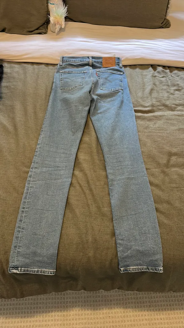 724 High-Rise Levi’s Straight - Image 2