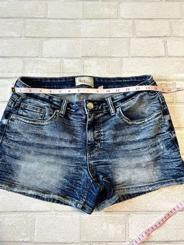BKE Woman’s Denim Shorts in Faded Blue Size 28 - Image 4