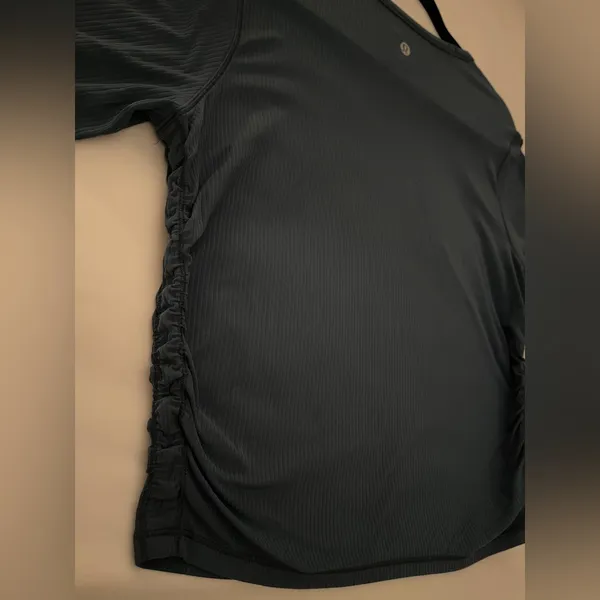 Lululemon Long Sleeve Ribbed Top - Size 10 - Excellent Condition! - Image 3