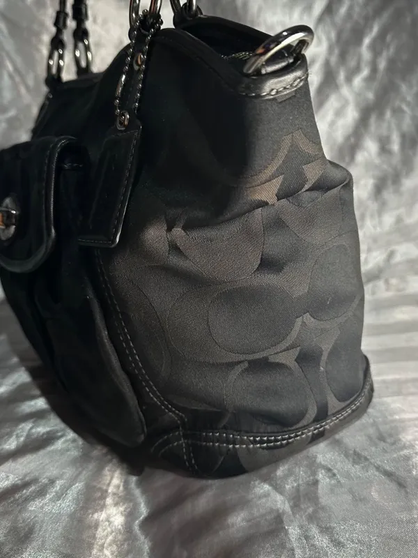 Vintage Y2K Coach Signature Leah Turnlock Black Shoulder Bag - Image 4