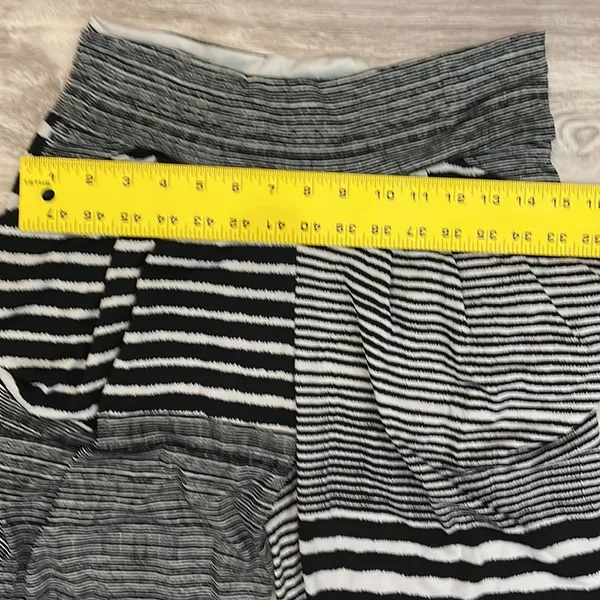 The Hanger Black & White Alternating Stripe Pattern Stretchy Pull On Pants M/L - Image 7