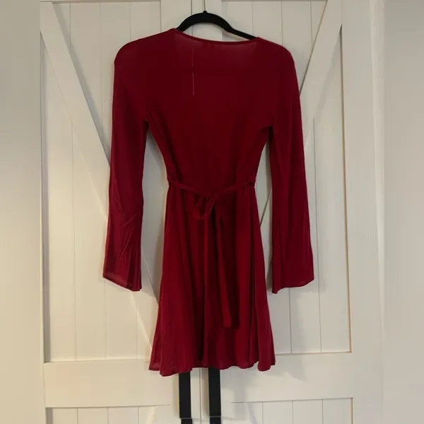 Dark red tie waist dress with Flowy‎ sleeves by Miami - Image 4