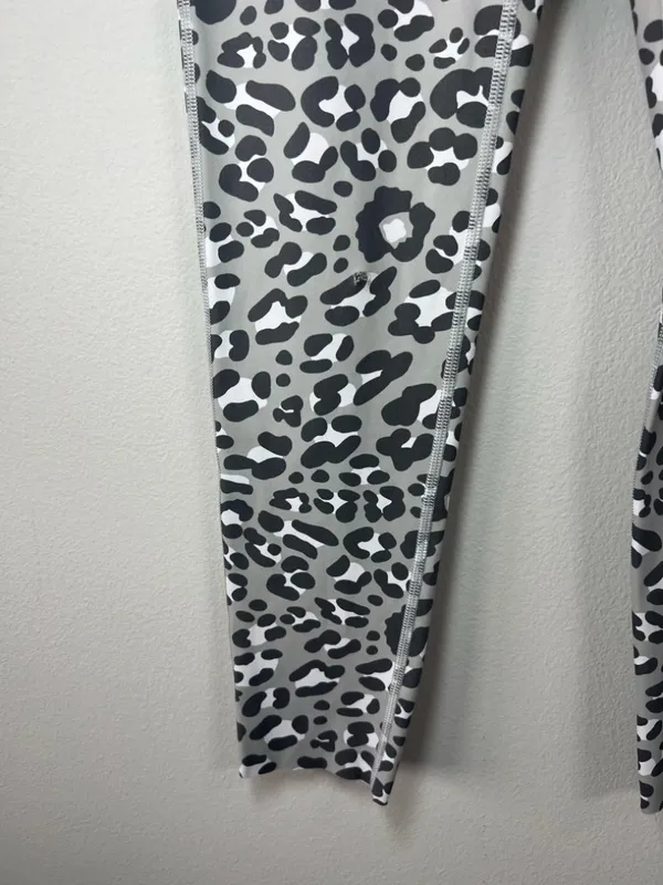 Offline by Aerie Goals 7/8 High Rise Leggings Gray Cheetah Yoga Pilates FLAW Sm - Image 4