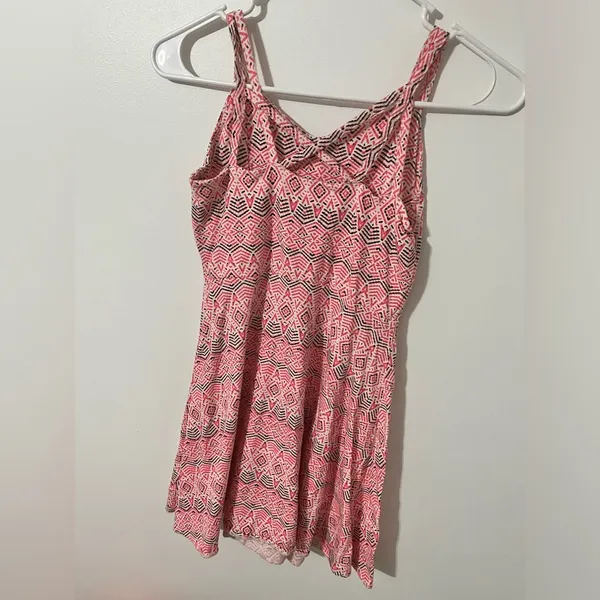 size S pink patterned sundress. Cross-cross straps on back. - Image 3