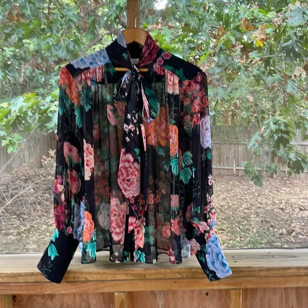 Cue Women's Black Colorful Floral Georgette Tie Neck Blouse Size 14 - Image 3