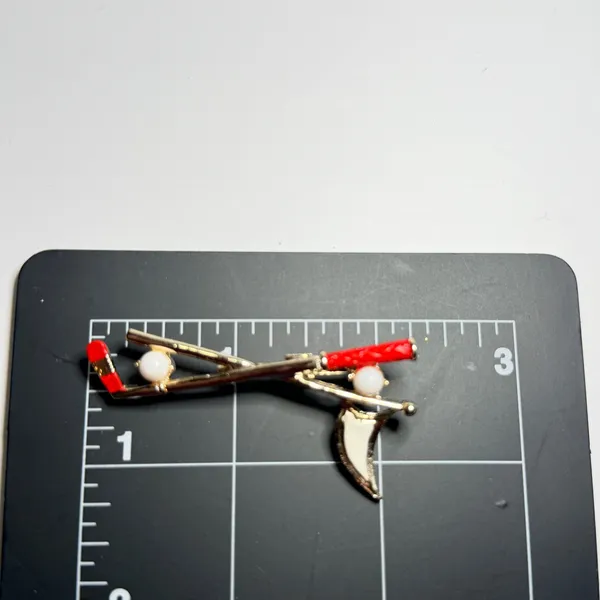 Gerrys Vintage Gold Tone Red Enamel Golf Club Brooch‎ Faux Pearl Pin - Image 3