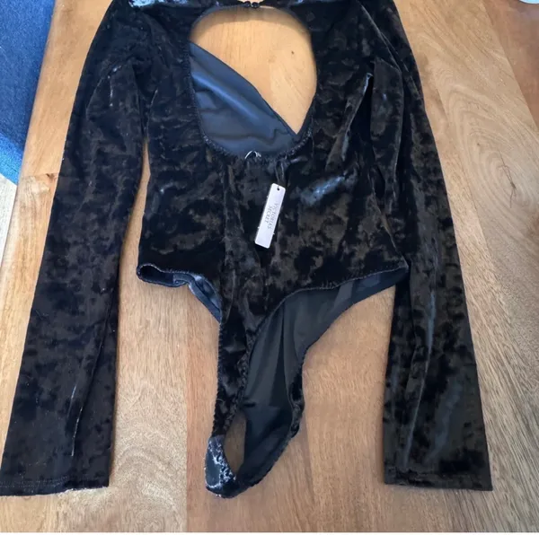 Victoria’s Secret Black Velour Plunge Bodysuit XS NWT - Image 5