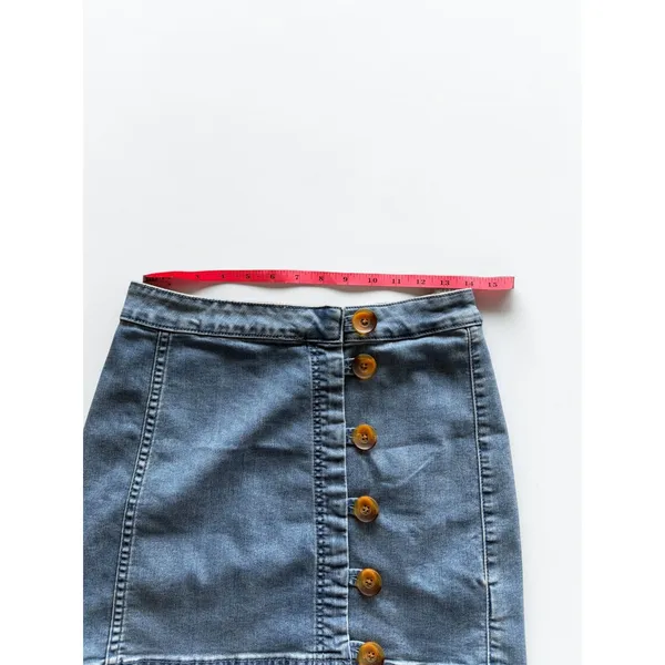 Free People Blue‎ Denim Button Front Mini Skirt Size 4 A-Line Jean Skirt - Image 4