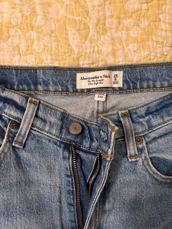 Abercrombie Curve Love High-Rise Jeans - Image 3