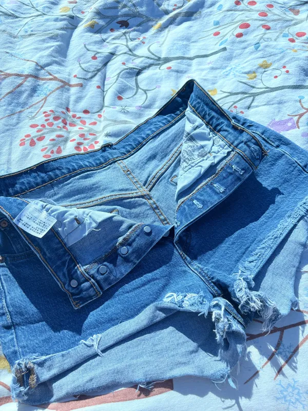 Levi’s 501 Denim Shorts Button Fly - Image 2