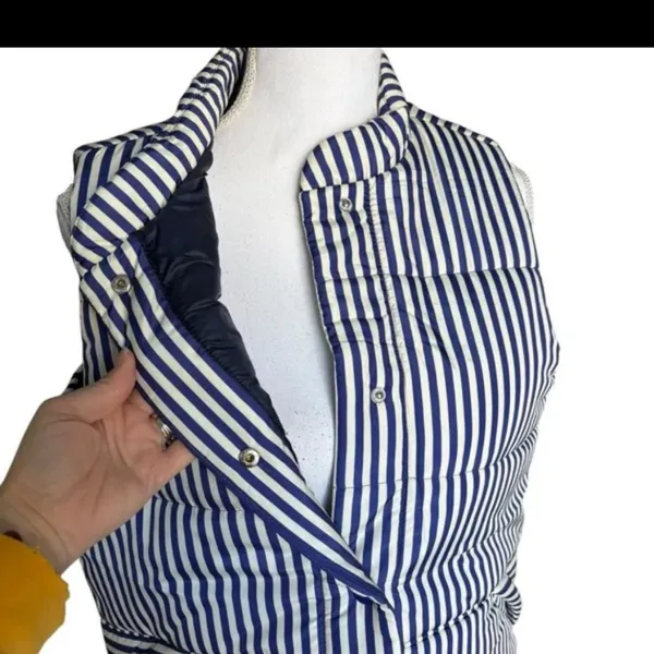 Free Assembly‎ oversized puffer vest size small - Image 6
