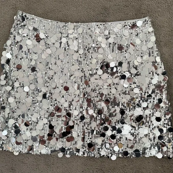 NWT Nasty Gal Plus Size Silver Sequin Split Mini Skirt Size 14 - Image 4