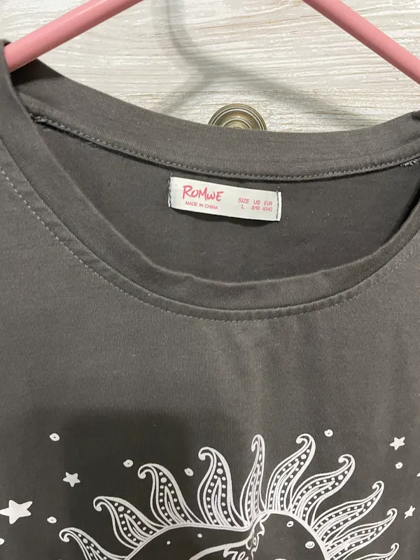 Romwe Grey Graphic Tee - Image 3
