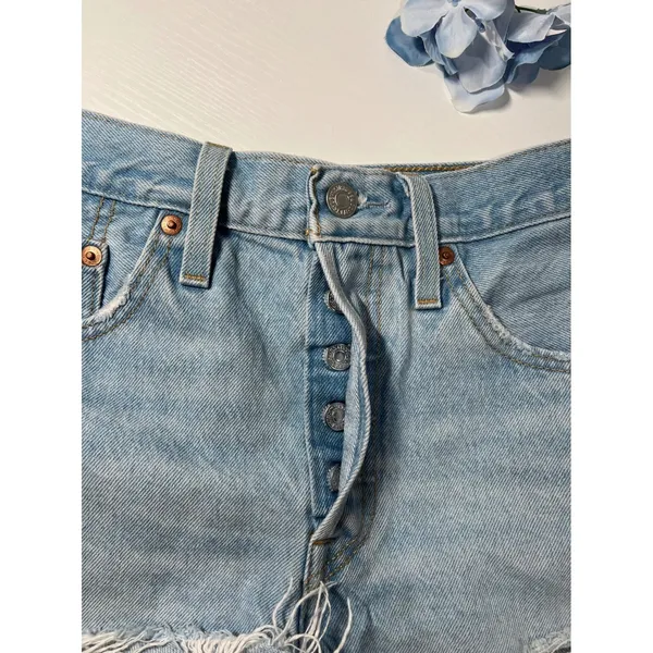 Levis Premium 501‎ Original Shorts Light Wash Distressed Cut Off W27 56327-0086 - Image 6