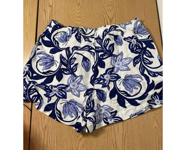 B98 New Women’s H&M Tropical 🌴 Leaf Print Shorts Viscose Linen White Navy XL - Image 3