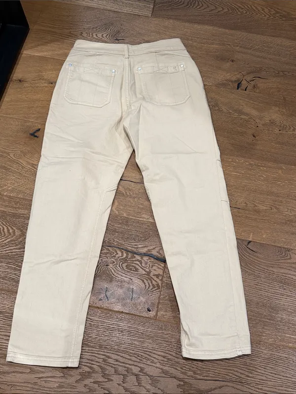 Pilcro Cream Cargo Jeans for Women 28 - Image 2