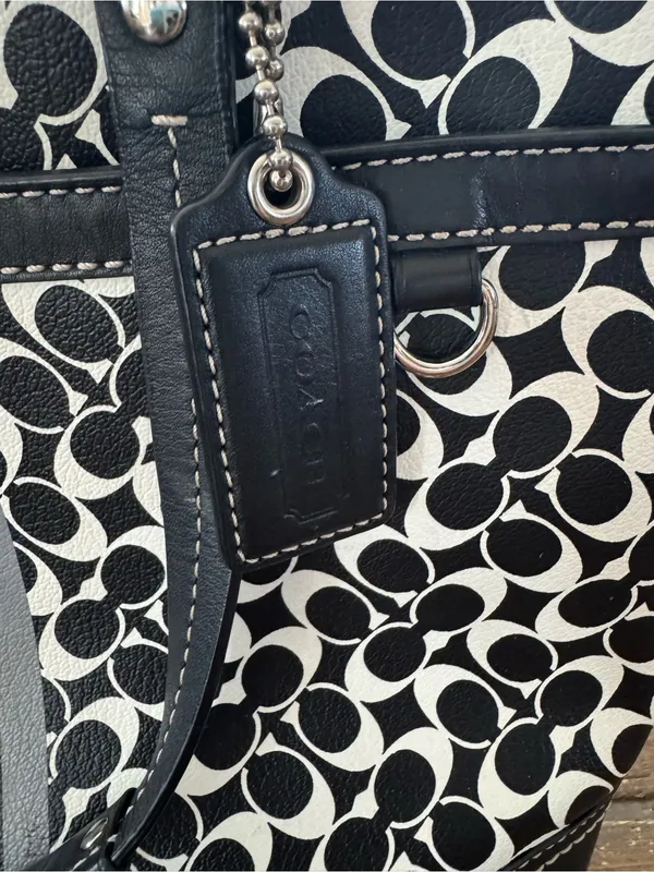 COACH Chelsea Signature Heritage Leather Tote - Image 3
