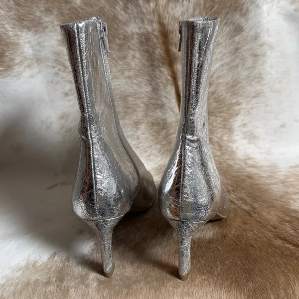 DV by Dolce Vita Gradie Kitten Heel Silver Boots‎ Size 5 B45 - Image 9
