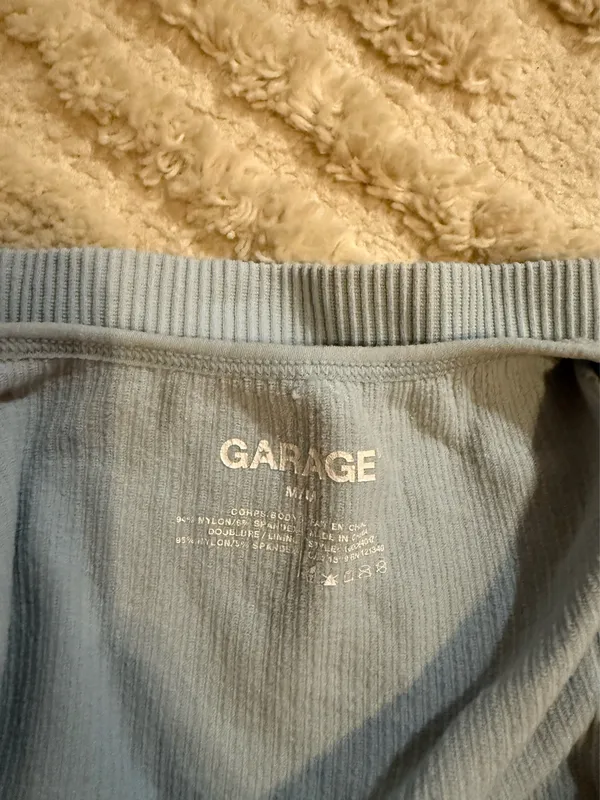 LIGHT BLUE GARAGE V NECK TOP - Image 3