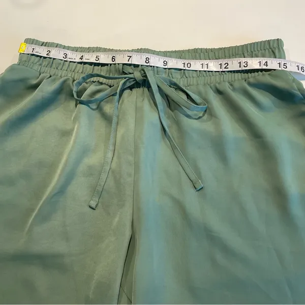 A New Day Jogger Pants Women’s Size Medium Green Lightweight Tapered Leg Pull On - Image 9