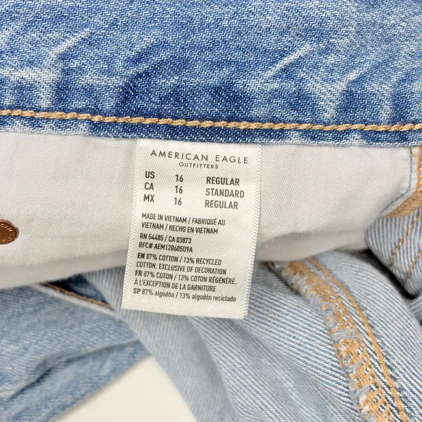 American Eagle Light Wash Straight Jeans - Image 4