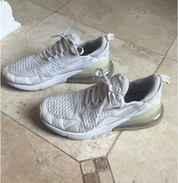 Nike Tennis Shoes - Image 3
