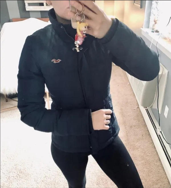 Hollister Navy Blue puffer jacket - Image 2