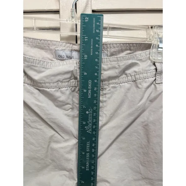 Old‎ Navy Khaki Tan Capri Pants Size 14 Mid Rise Pockets Zip Cotton - Image 2